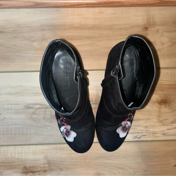 American Eagle Suede Rose Booties - Picture 5 of 8